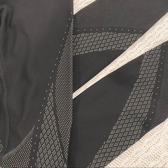 lululemon Mapped Out Tight - Picture 3 of 6